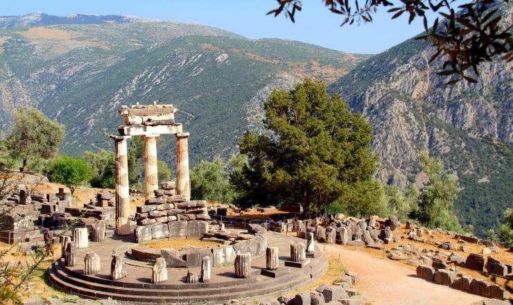 Ancient Delphi Full Day Tour, Archaeological Museum and Arachova